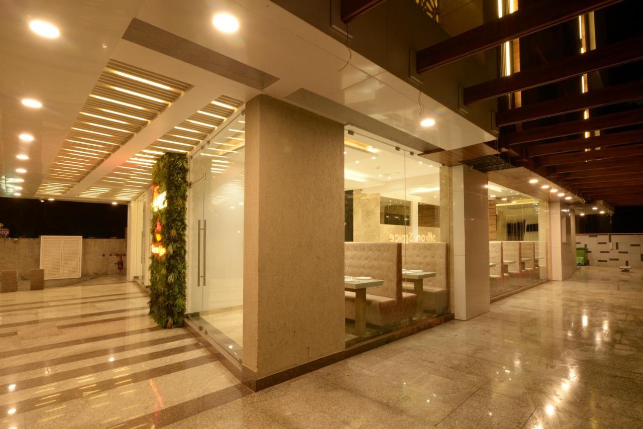 Hotel Auris & Banquets, Mumbai International Airport ภายนอก รูปภาพ
