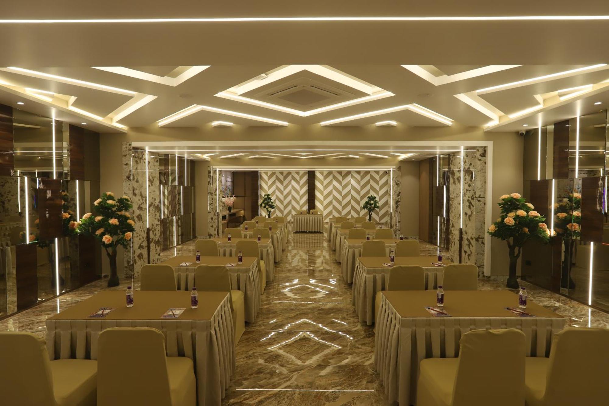 Hotel Auris & Banquets, Mumbai International Airport ภายนอก รูปภาพ